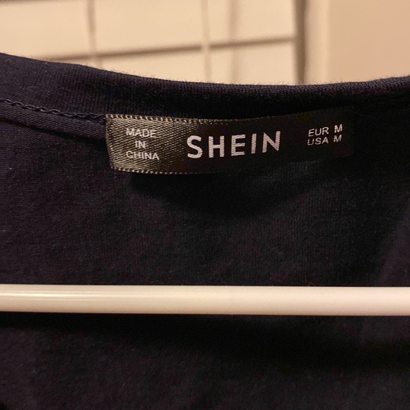 Shein Navy cropped scrunch top - Picture 2 of 3